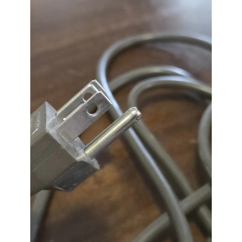 IEC 60320 C13 connector, often called a kettle lead or computer power cord, 2